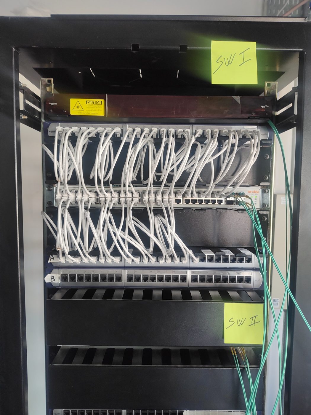 Rack UGACOOP en proceso de armado